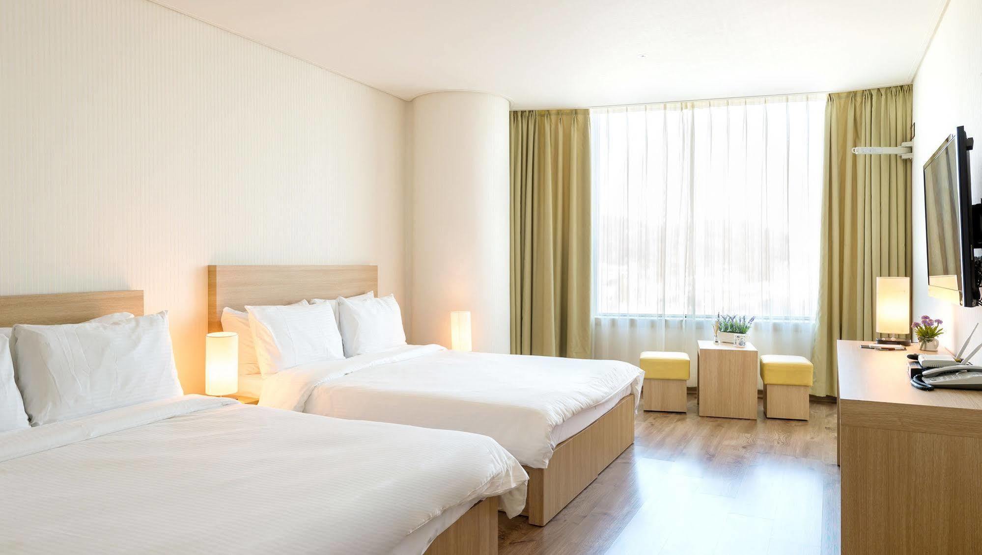 Elena Business Hotel Yeosu Exterior foto